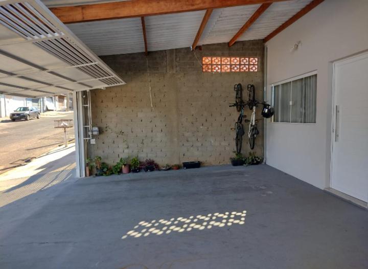 Casa Inteira, Grande Suite, Dois Chuveiros, Sala ,Cozinha E Garagem Privativa Total Conforto, Melhor Que Hotel! Ботукату Екстер'єр фото